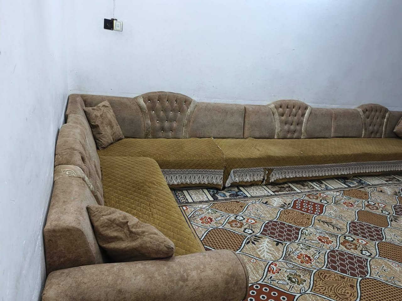 ديوان 14مقعد تسكام وقوي ثكيل تكمه جديد كلش اي ضررمابي سعره 300يوجد توصيل داخل كربلاء ***********
