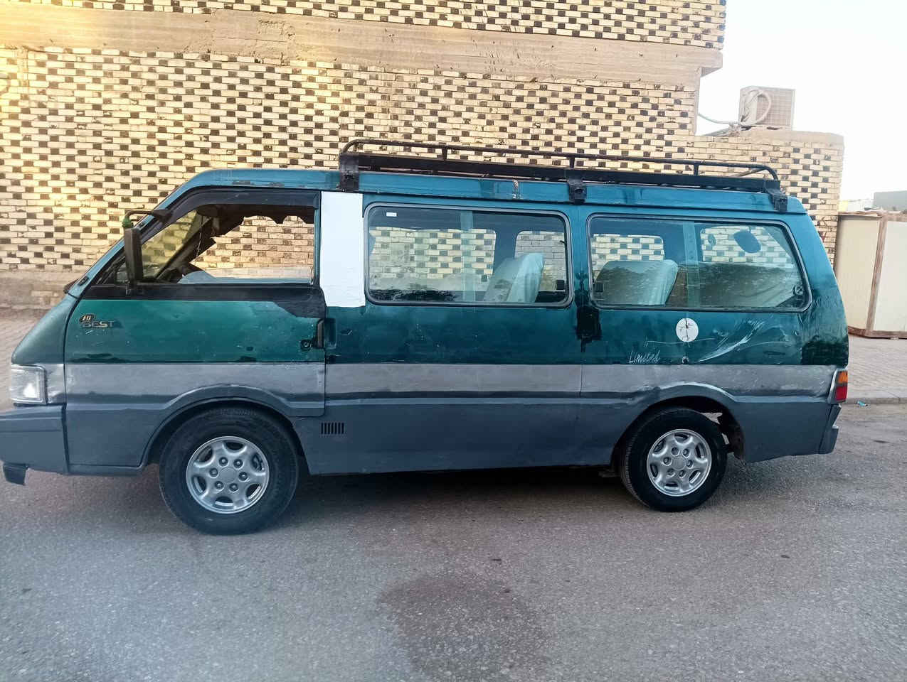 بستا قادسيه الماني موديل 94  مكينه كير حاويه بالصندوك كفاله اكسن  ...تحويل شرعي موجود.غرفه حلوه دواخل حلوه..جاهزه كبل للشارع السعر21وبيه مجال مكانها نجف  .***********
