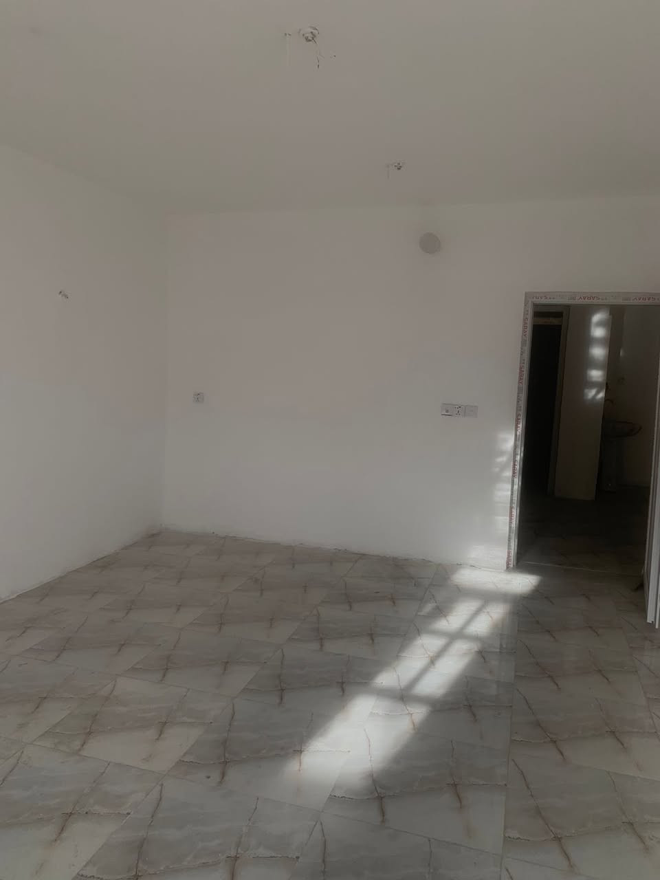 🏡 دار للإيجار – منطقة البحيرة
المساحة: 180 م²
بناء حديث
الإيجار: 400 ألف دينار قفل
الموقع: منطقة البحيرة
📞 للاستفسار والتواصل:
***********
