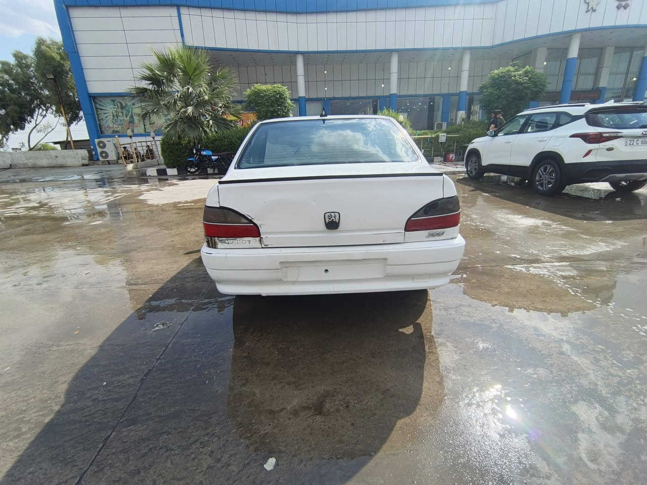 السلام عليكم
للبيع سعره ٤٠ و بيهه مجال حك الجية
كاملة مكينه كير جديد 
تبريد 
دواخل نظيفة 
بيهه طخة موضحة بالصور 
مكانهه بغداد الجزيرة السياحية او الراشدية 
بأسمي سنويه ٢٠٣٠
‏‪***********‬‏
