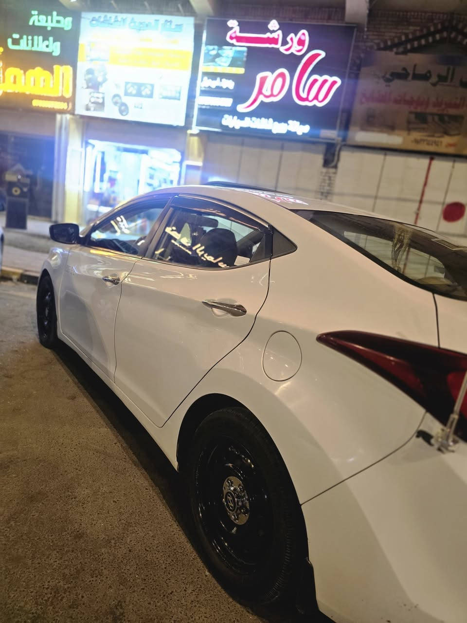 السلام عليكم النترا فول عده البصمه بيه قطعتين محرك وكير كفاله على الفحص رقم اربيل الدولي بأسم  كردي 120وبيه مجال
للاتصال ***********
