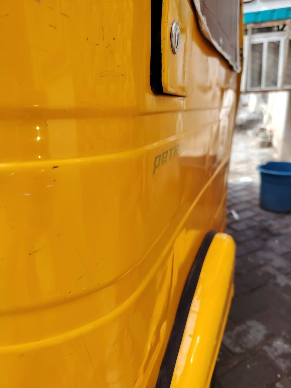 سلام عليكم تكتك موديل 2019 مرقمه ما ابيع ذا مو عقد مرور كبل مكينه مكفوله السعر 6ملايين عنوان مدينه صدر قطاع 18 يريدها اتصل ***********
