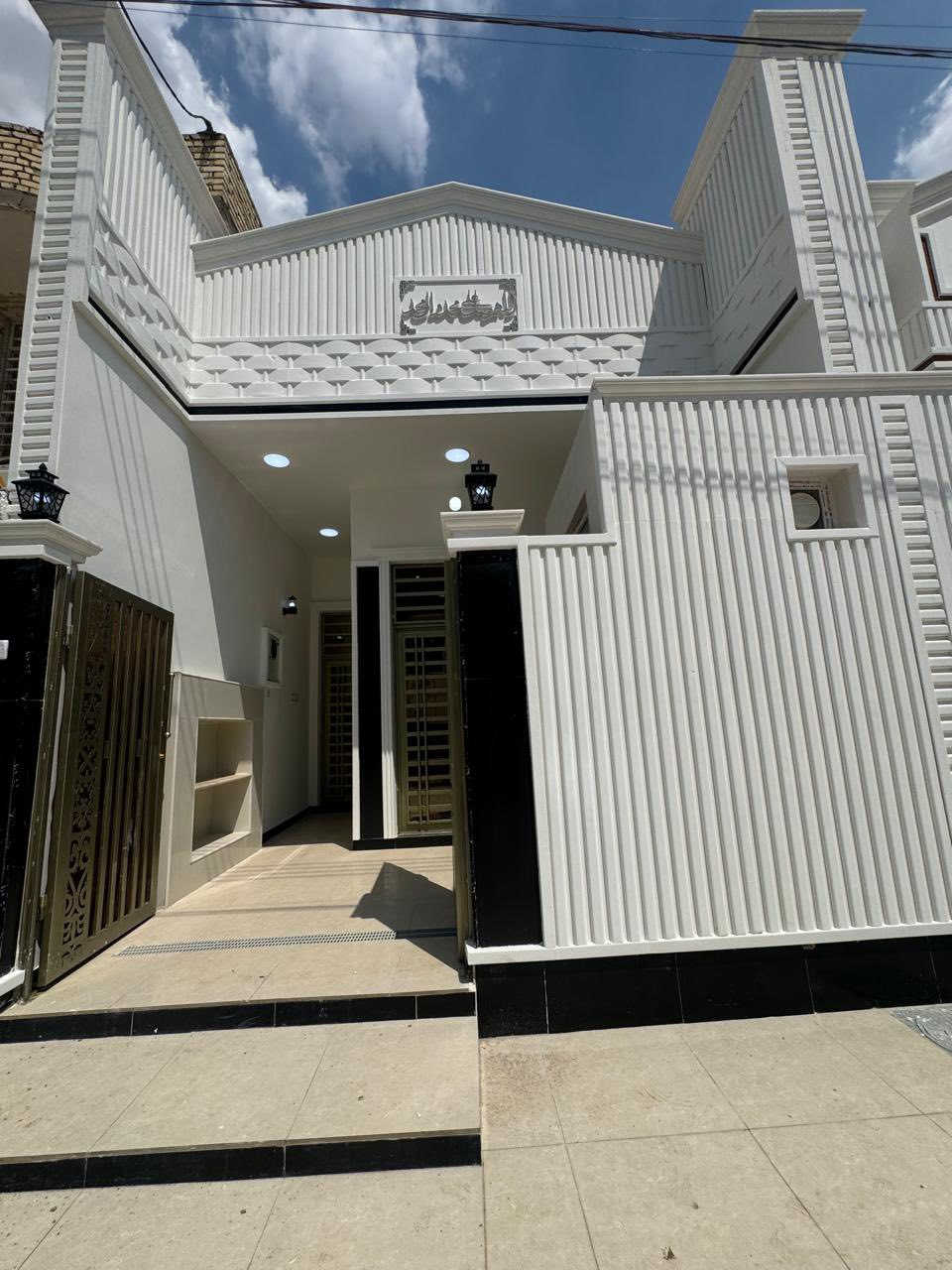 اللهم صل على محمد وال محمد وعجل فرجهم
السلام عليكم اخوان مشتملان للبيع مساحة كل واحد منهما 100 متر طابق ونص يحتوي كل واحد منهما  عله غرفتين نوم وصالة عدد2 واستقبال ومطبخ وصحيات داخليه وخارجيه بناء حديث 2026 وعمل درجه أولى مع ضمان جودة العمل العنوان حي الصحفيين خلف شارع 30 للاستفسار الاتصال على الرقم 
***********
