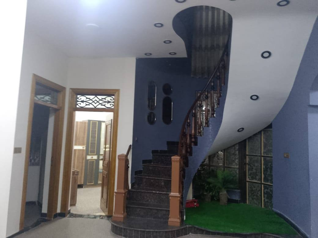 سلام عليكم للبيع او ايجار 
بيت 200 متر طابق واحد بناء حديث 
العنوان دور النفط حي الاساتذة 
للاستفسار ***********
