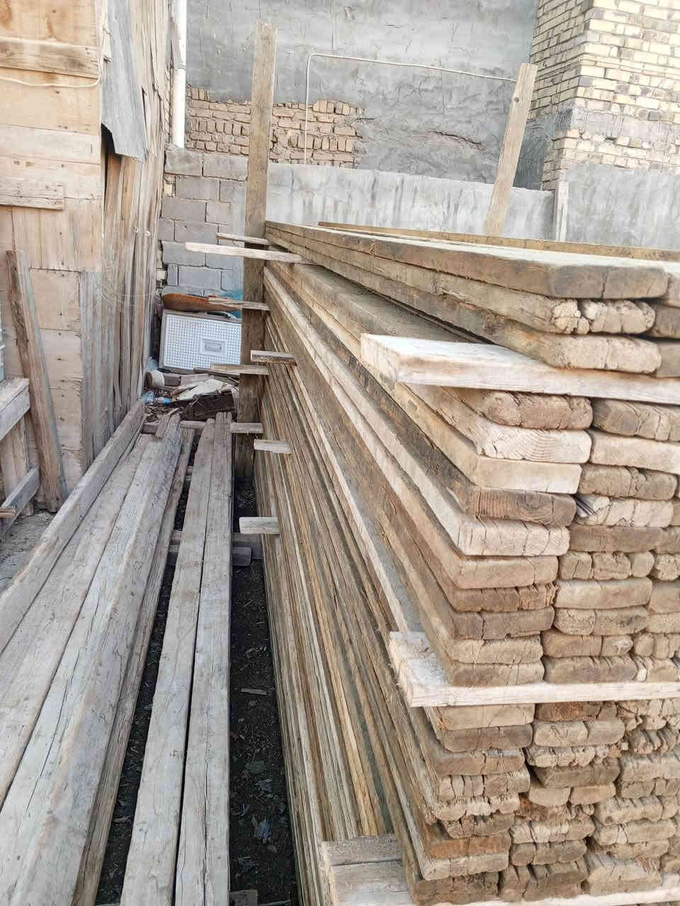 سلام عليكم خشب للبيع لوح 4متر روسي تارس25مع لوح 3متر وسير 2×4 طول 2/50م مع لوح طول 200م الاستفسار ‏‪***********‬‏
