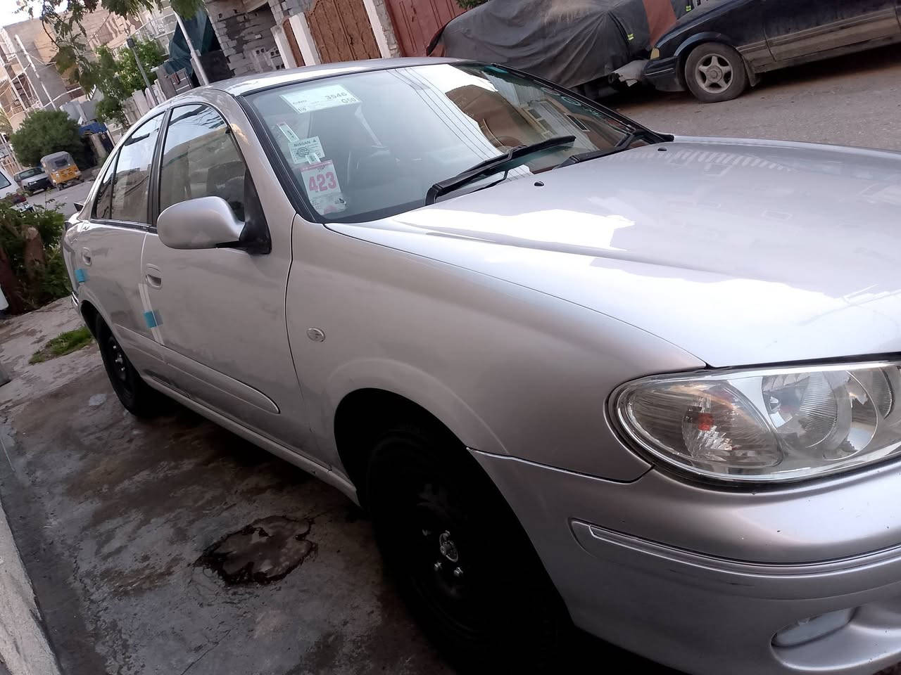 سلام عليكم نيسان موديل 2000 بأسمي تبريد شغال تخم تاير صدر امامي خلفي جديد السياره مصبوغه للجماليه بدون ضربه رقم بغداد دولي مكاني ديالى بعقوبة ورقمي***********
