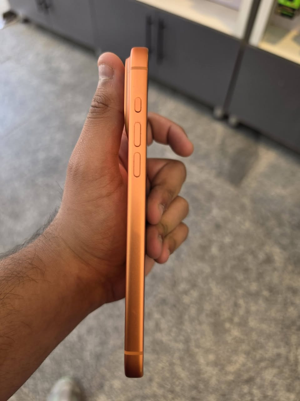 ايفون 17 pro max التخزين 256gb
السلام عليكم ايفون 17 برو ماكس الجهاز شريحة الكترونيه الجهاز بطاريه 98 عدد الدورات 230 ملحقات كفر و كارتونه الجهاز بي ضربات من جوه ومن فوك وبي تغير بل لون من يم الفلاش بده ينطي ع وردي الباقي كلشي بي سليم 

عنوان شارع فلسطين قرب تقاطع بيروت لا يوجد توصيل

رقمي ***********
