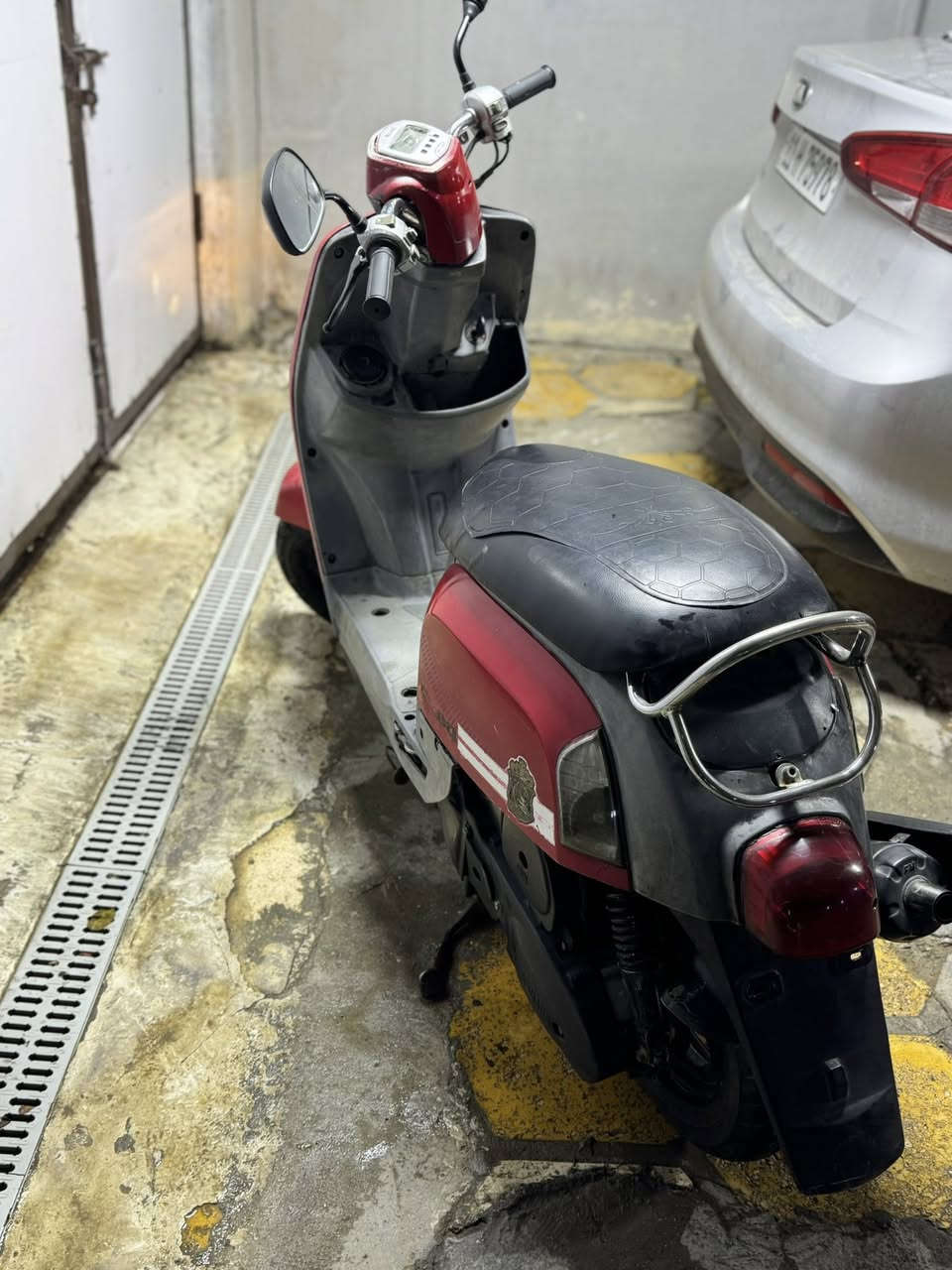 للبيع
دراجه بوليس نوزل نكره سلف كفرات مختمه مامفتوحة جاهزه مذب عليها فلس صالنصه رياضي طلقات سلف رياضي كهربائيات كلها شغالة ومزلك فيديو بالمنشور سعرها 650 الف وبيها مجال قليل مكاني طويريج للاستتفسار ‭0772 167 1373‬ واتساب او خاص
