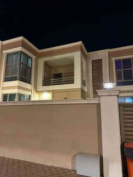 يا الله يتوفر بيت في مجمع النرجس للبيع فئه  A خمس غرف مؤثث بالكامل شرط أثاث من الدرجه الأوله وبالأضافه الى ديكور شغل شركه البيت جديد كلش البيت مقابل حديقه وهدأ منطقه في النرجس البيت مع الأثاث للبيع 
اي استفسار اتصال 
***********☎️
