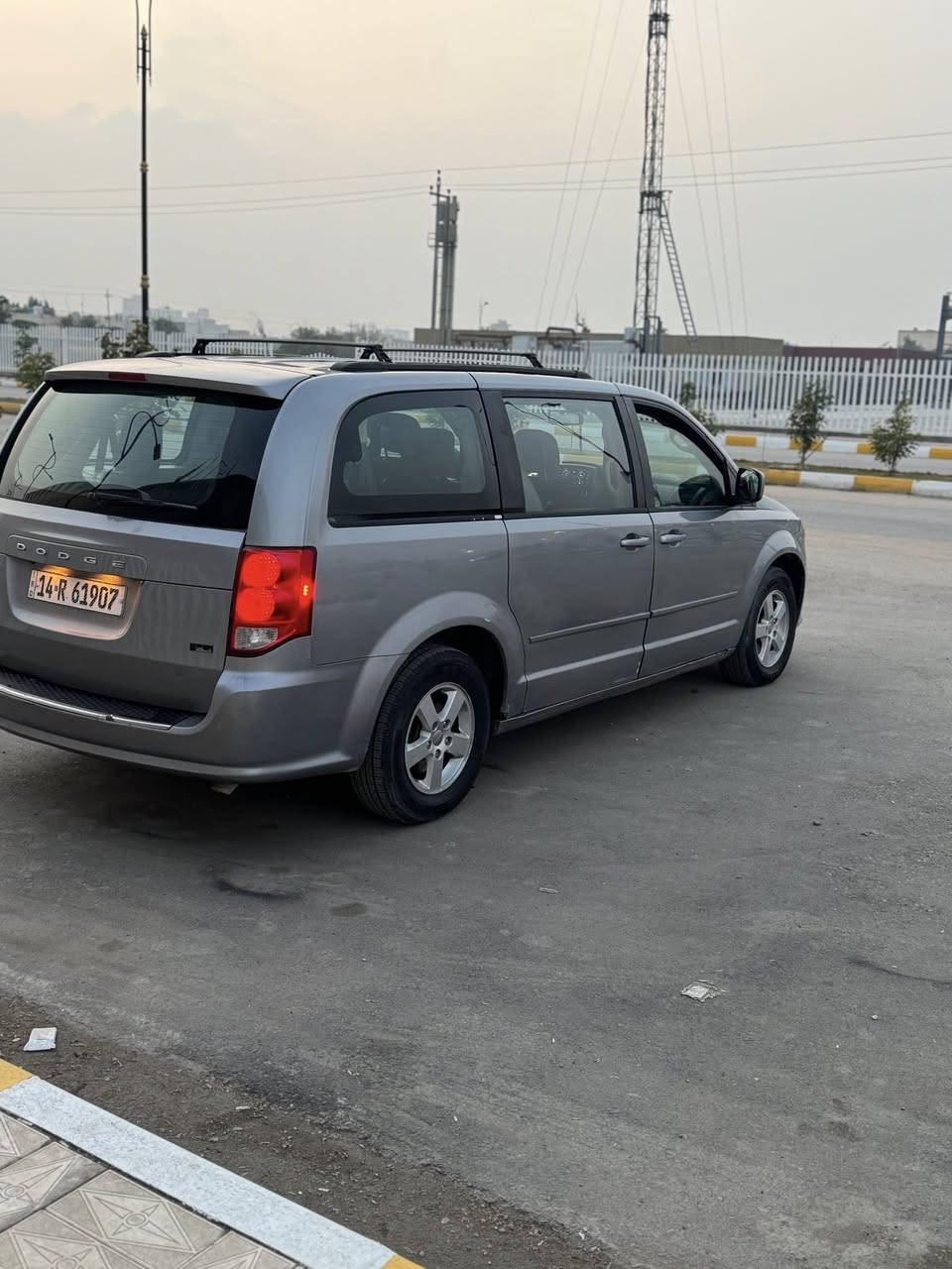 دوج كرفان فئة كرو بدون فتحه
موديل 2013
رقم بصره دولي بسمي شخصيا
7 راكب 
كشن منفصل سياحي
كشن كهرباء
كروز سرعه 
تبريد 3 قطع 
تشغيل عن بعد
شاشه اعطال
فتح وغلق الابواب بالبصمه 
نظام ايكو 
نظام مانع انزلاق 
ابواب كهرباء 
جنطة كهرباء 
شاشه جديده اندرويد
محرك 3.6 
اللون رصاصي 
كير محرك حداديه كهربائيات تبريد راديترات مكفوله
السعر ١٢٨ بيها مجال بسيط
اتصال على الرقم 
مكان السياره الناصريه تقاطع الرايات
***********
