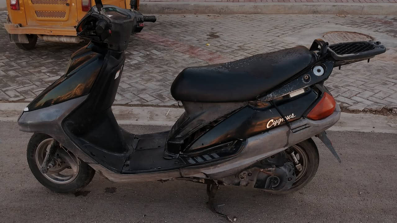 سلام عليكم دراجه فضائي 100 للبيع فقط الكفر الامامي بي كسر مكاني مدينه الصدر للأستفسار اكثر اتصل بالواتس ***********
