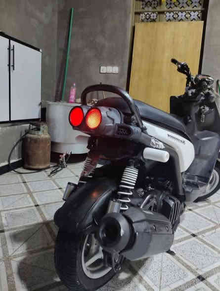 سكنز جبلي مديل 2014
لدراجه مال رمه ما صارلهه هواي من جبتهه اقل لشهرين 
انطيك شلعه ومعدل ومكينه 
دراجه كفاله عامه اي نقص ما بيهه 
لسعر ١٤٠٠ وبيهه مجال 
***********
