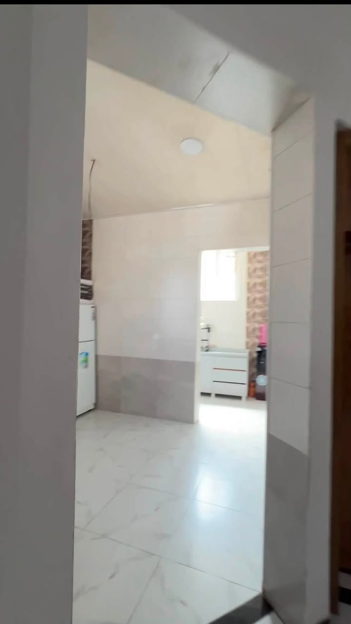 - [ ] 🏡 دار ركن مميزة للبيع – كربلاء حي الأطباء 🏡
📍 الموقع:
حي الأطباء مقابل محطة الكفيل (فرع الحلاق)، آخر بيت ركن، ويقع العقار ثالث بيت على الشارع الجديد المؤدي إلى منطقة الدرة، بموقع مميز وقريب من الطرق الرئيسية والخدمات.

📐 مساحة الأرض: 150 م²
📏 الواجهة: 15 متر
📏 النزال: 13.5 متر
🏗️ بناء جديد سنة 2025
🏠 تفاصيل العقار:
🔹 البناء  (150 م²) – طابقين

الطابق الأول:
• غرفتا نوم
• صالة استقبال
• حمام داخلي
• حمام خارجي

الطابق الثاني:
• 3 غرف نوم
• صالة
• حمام
✨ مميزات العقار:
✔️ بيت ركن
✔️ بناء حديث سنة 2025
✔️ موقع مميز وقريب من الشارع الجديد المؤدي إلى الدرة
✔️ تصميم عصري ومساحات مرتبة
✔️ مناسب للسكن العائلي أو للاستثمار
✔️ مساحة أرض واسعة

📄 نوع العقار: طابو صرف

💳 العقار مشمول بقرض سكان، ويمكن للمشتري استلام القرض أو تسديد المبلغ كاملاً.

💰 السعر: 310 مليون دينار عراقي
🔹 قابل للتفاوض

📞 للاستفسار:‬ ‭***********
هذا موقع البيت في خريطه 
‏ https://maps.app.goo.gl/Sv8NyUdWXbKAdq1B8?g_st=ic
