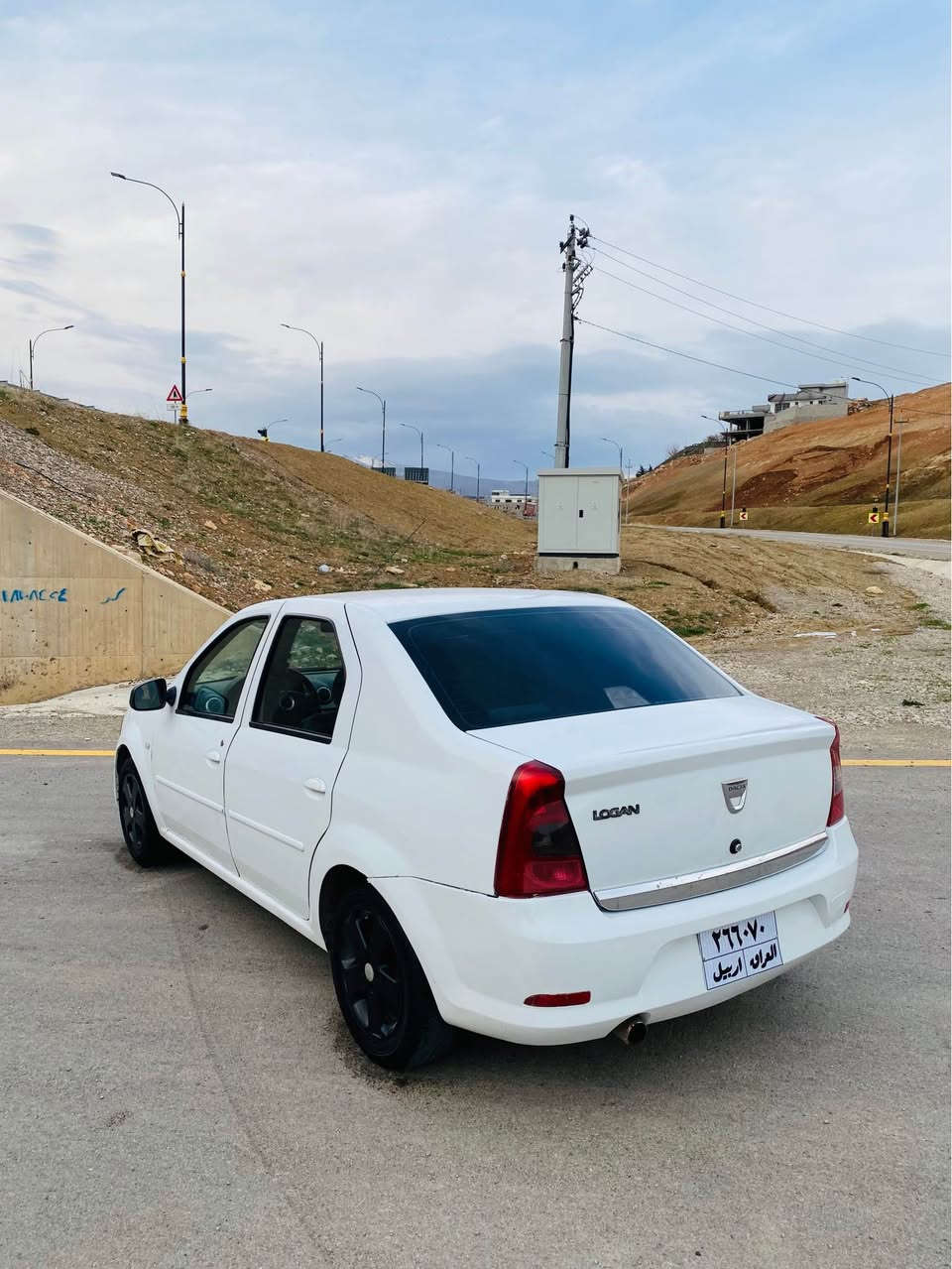 ڕینۆ داسیا ٢٠١٢ 
گێرومەكینەی هەمو جیانی بەشەرتە 
كارەبایاتی هەموی بەشەرتە
سەیارەكە هەموی لەسەربیلادیە 
ماندو نەكرایە ١ چاملخی سبوخە بی لیدران
دینار مەسروفی نیە ٤ تای لۆكی لابنە
بەنزین زۆر كەم دەخوا
س
*********** واتساپ 
سحر ٣٦ مجال أربيل, العراق
