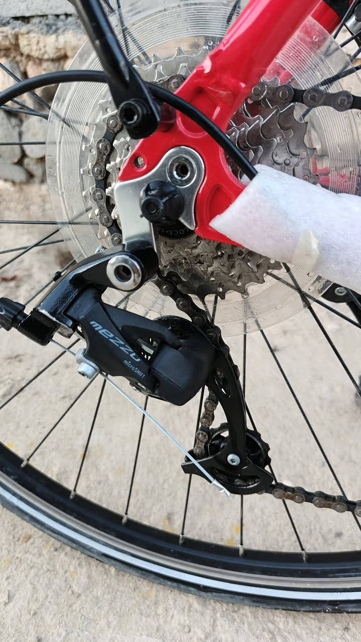 اخوان مكلف ب النشر 
يونفيكا هجين 
حجم 28 
قياس L,
2x8 السستم 
مع اضافات 
سيباية ترحال شريط مانع بنجر حامل هاتف بي إنارة قفل مطارة مي سرج طبي
السعر 250 بي مجال بسيط للطيبين 
تواصل خاص 
او عل رقم***********
