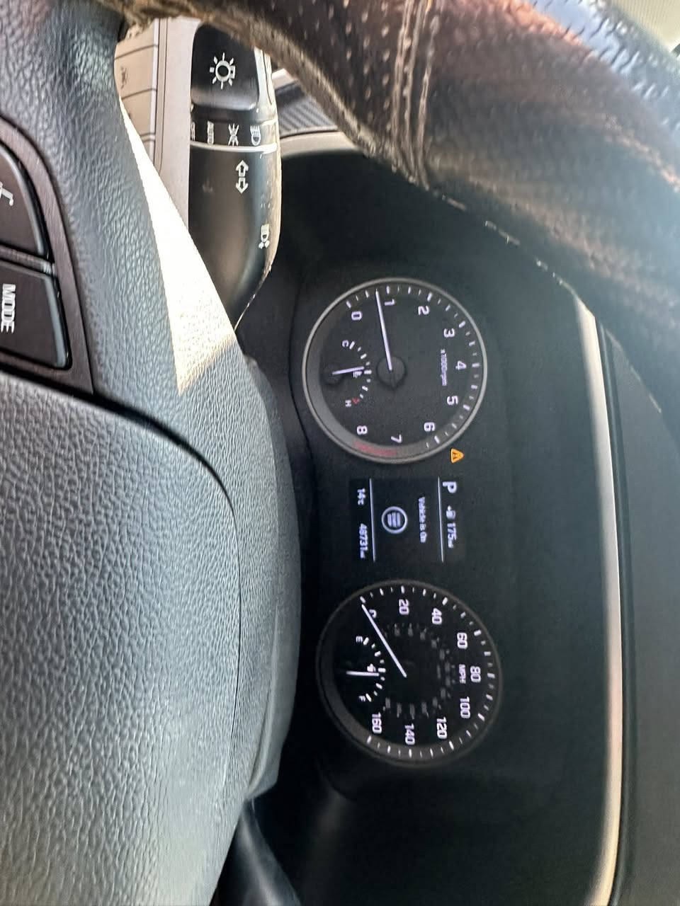 السلام عليكم
توسان ٢٠٢٠ للبيع واارد امريكي 
سيارة ماشية ٤٨ الف ميل
حادثها صندوق خلفي مبدل ومصبوغ السيارة على ايد وحدة من طبت للعراق 
مواصفاتها بصمه رادار جانبي وشاشه كار بلي كشنات كهرباء وسايد بريك بصمه .
هنا بيها بارد وتكحيل بسيط 
بدون ايرباك بجم كبس 
سعر ١٧ الف وبي مجال مكانها بغداد 
***********
