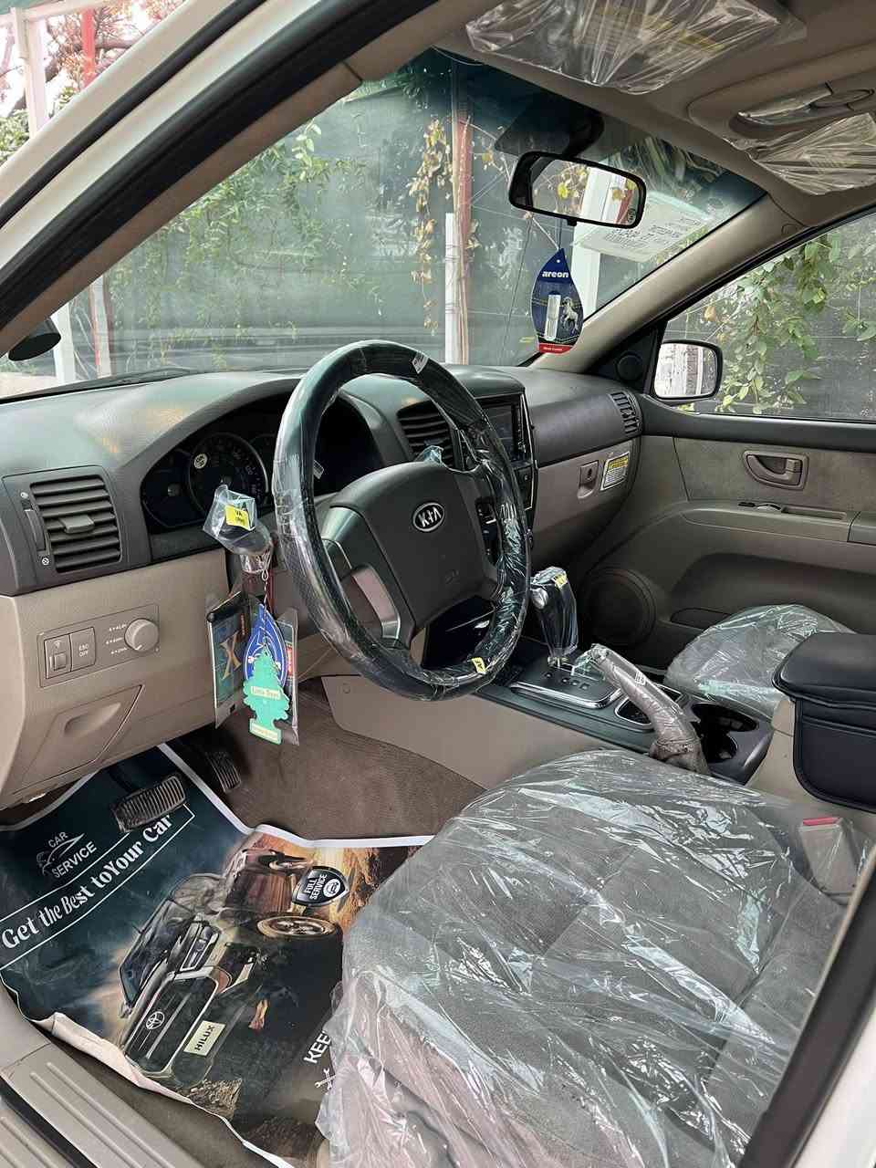 السلام عليكم للبيع سورنتو موديل 2008 /.               محركv6.                   محرك مامفتوح ، السيارة كلين بدون صبغ ، طخم تايرات جديد امامي خلفي ، السيارة وارد امريكي .                                          السعر / 120 وبيها مجال شي بسيط                                              للتواصل: اسيا ***********.                                                  كورك ***********
