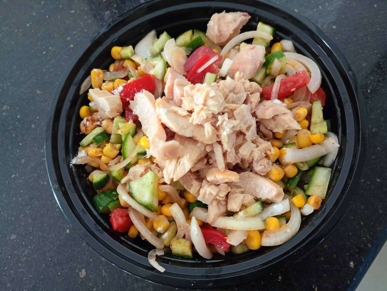 🥗🍽️ أكلات صحية وسلطات دايت – توصيل لكافة أنحاء مدينة الصويرة 🚚
هل تبحث عن وجبات صحية ولذيذة تساعدك على المحافظة على وزنك أو تحقيق أهدافك الرياضية؟
نقدم لكم: ✅ سلطات دايت طازجة ومتنوعة
✅ سلطة التونة الغنية بالبروتين
✅ سلطات خضراء صحية
✅ وجبات شرقية وغربية صحية
✅ أكلات مناسبة للدايت وأصحاب الرياضة
✅ خيارات قليلة الدهون والسعرات الحرارية
🚚 خدمة توصيل إلى كافة أنحاء مدينة الصويرة والمناطق المجاورة
نحرص على استخدام مكونات طازجة وتحضير الوجبات يومياً لتقديم طعام صحي ومتوازن يدعم نمط الحياة الصحي، وهو ما يتوافق مع المبادئ العامة للتغذية الصحية التي تركز على المكونات الطازجة والوجبات المتوازنة. �
HelloFresh +١
📞 للحجز والاستفسار: ***********
🌿 صحتك تبدأ من اختيارك لطعامك... اطلب الآن واستمتع بمذاق صحي ومميز! 🌿
