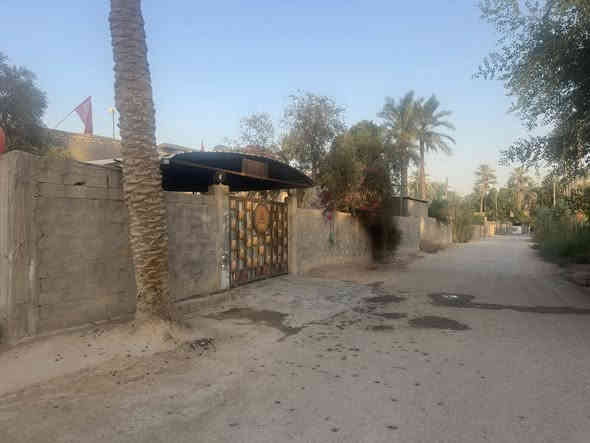 سلام عليكم بيت للبيع صاير على شارعين سند 25 طابو صرف زراعي
مساحه 500 متر محافظه بابل الحله قرب شارع 100 صاير في شارع مدرسه الطفوف المختلطه بيت كامل غرفتين وكاليدور وصاله ومطبخ مجمع صحيات خارجيه وداخليه  وفي كراج ياخذ 3 سيارت شوفت عينك وحديقه جبيره الي يريد يستفسر عن السعر أو يشوفه هذه رقمي

***********
