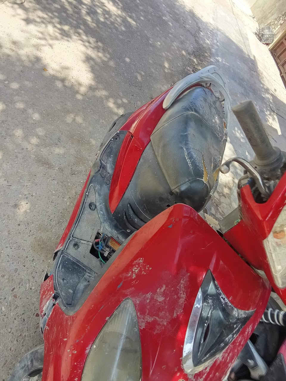 السلام عليكم دراجه سي ام للبيع دراجه كهربائيات شغاله يرادلها تجفيت بس تشتغل السعر 185وبيها مجال حك الجيه عنواني بغداد الدوره المهديه الثانيه رقم الهاتف ***********
