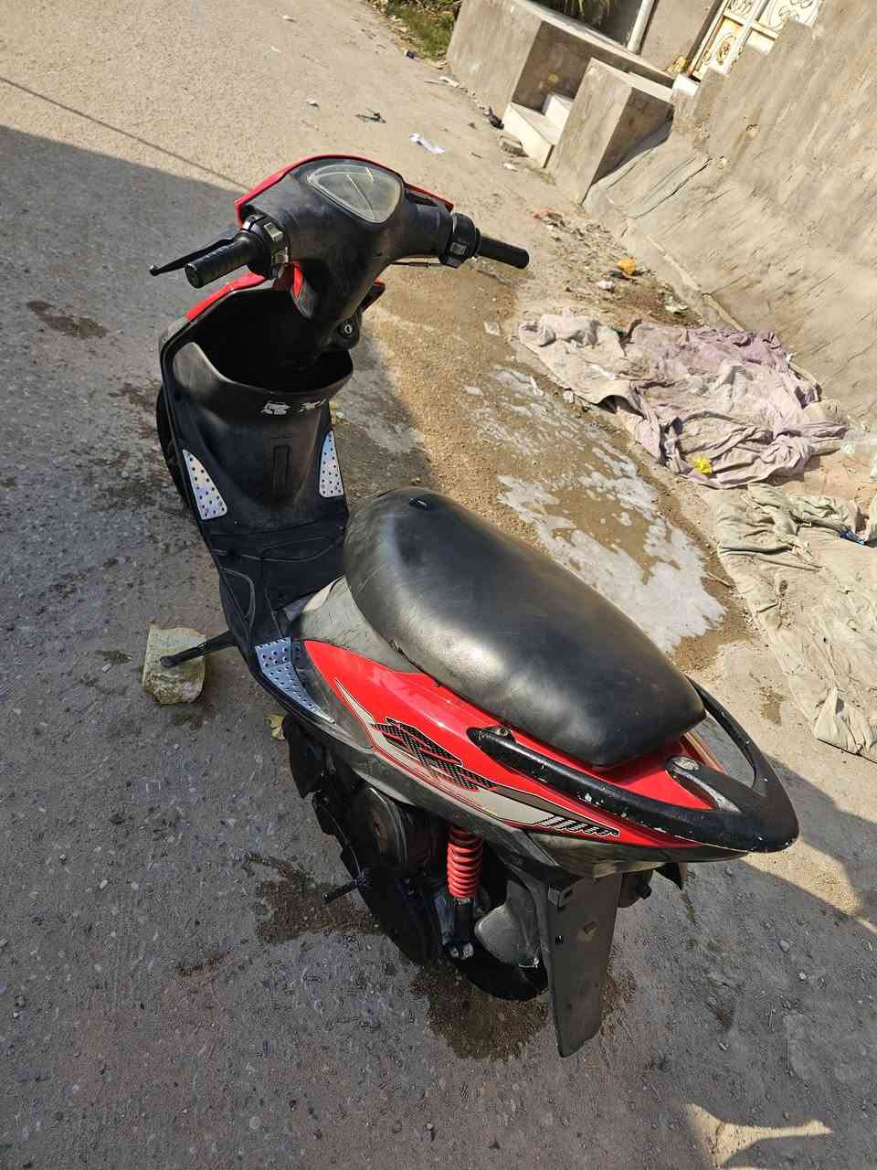 دراجه مفتوحه والفات دراجه شغاله سلف هندر عوزها بس باتري 
السعر 450 وبيها مجال مكاني حي الشهداء 
***********
