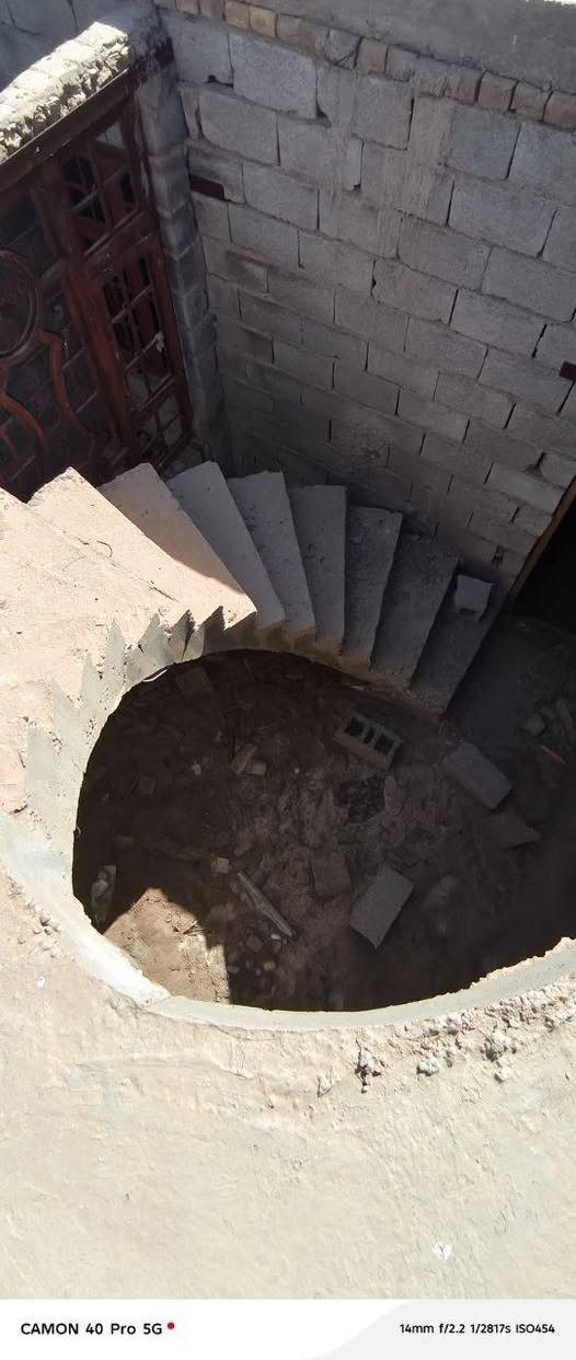 بيت للبيع 150 متر صب كونكريتي بمنطقة الوافدين الاولى
يحتوي على غرفتين وصالة ومطبخ واستقبال ومنورين من جانب البيت 

البيت بأسمي 

السعر 18 مليون وبي مجال بسيط للشراي

***********
