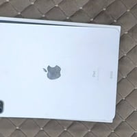 اليوم عدنه ايباد m4 نضافته 100/99 بطاريته 92 ذاكرته 256 جهاز زلغه مابي...