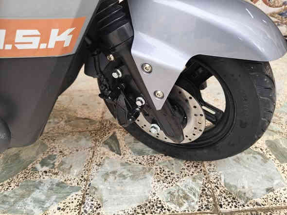 السلام عليكم دراجه للبيع شحن حديثه سرعتها 70 ثلاث نمر جديده معنى كلمه ماشي 2000 سعرها800الف وبيها مجال عنوان بغداد الشعب استفسار على هذا الرقم***********
