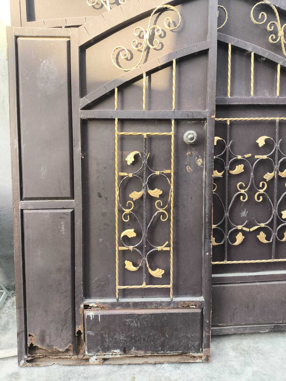 باب سلايت كل عيب مابي فقط باب الصغير بي خياس ويتعالج سعره 100 وبي مجال
***********
