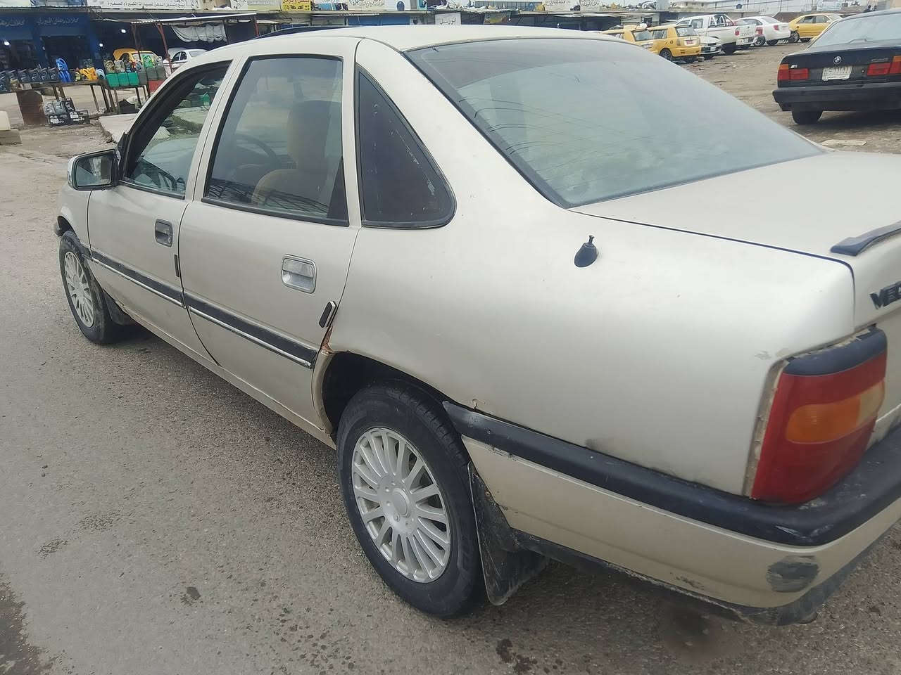 سلام عليكم سياره موديل 92 رقم نينوى دولي شرطه التحويل ماكينه كير كل نظيف سياره بيها صبغ. ***********. ***********. درهم بيع او مراوس
