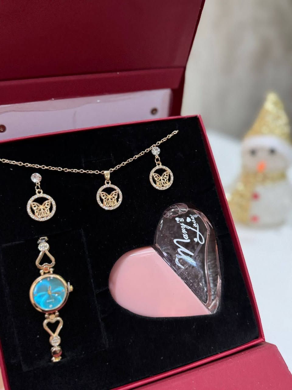 🎀 بكج نسائي راقي يتكوّن من:
💎 قلادة بتصميم مميز
💅 طلاء ثابت ولمعة ناعمة
🕰 ساعة أنيقة
🌸 علبة عطر بشكل فخم وجذاب

📦 البكج يجي بعلبة خاصة وجاهزة للإهداء
✨ هالمرة العرض كلش حلو وناعم… يرضي كل الأذواق 💕
💖 مميزات البكج:
✅ طلاء ثابت
✅ ضد الخدش
لا تحتارين بالهدايا بعد… هديتك صارت جاهزة وبذوق عالي 💖
#السعر_18توصيل 4


**إذا كنت صاحب هذا الإعلان وتريد حذفه لأي سبب، رجاءا أرسل رسالة إلى الدعم الفني**