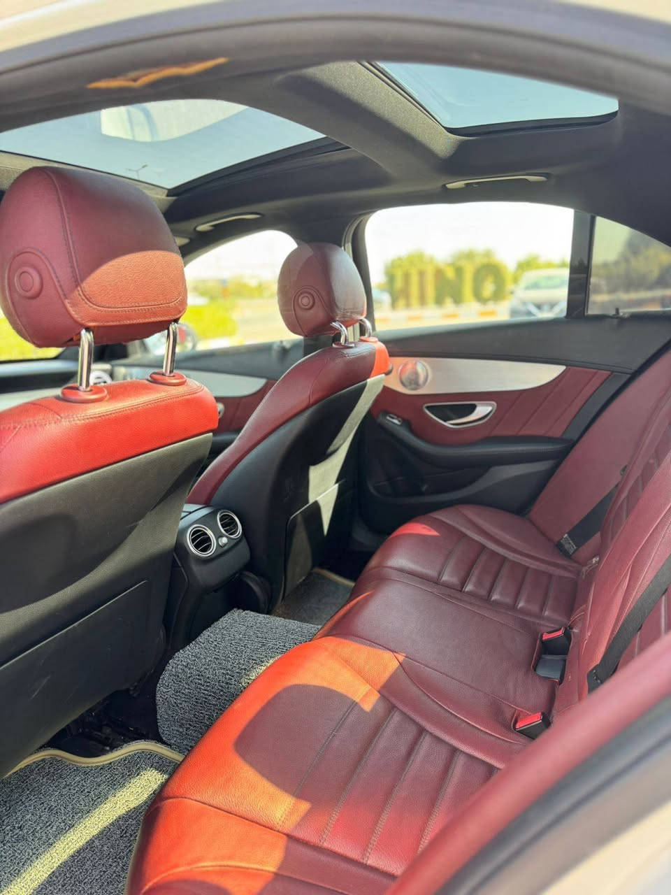 السلام عليكم 
مارسدس c43 (((((AMG ))))) 2018
محرك (6) لاتقارنها بc300 عاديه 
‏‎بانوراما
لايتات داينمك   
‏‎بصمه ابواب
‏‎صندوك كهرباء  
‏‎ستيرن ميموري 
‏‎بصمه ابواب 
‏‎كشن تدفئه
جلد
‏‎كشن خزن ميموري
‏‎دبل ماوس
‏‎كشن حضن 
‏‎حساس امامي خلفي ورادارات 
‏‎داخل دشبول وكراسي وبطاين خياط احمر
‏‎مرايه شفط وقلاب 
‏‎لايت دبل عدسه
‏‎زينون 
‏‎انضمه قياده 
‏‎كامره اصليه 
‏‎رادار جانبي (نقطه عمياء)
ماشيه 80 
غير متواجد على الفيس 
*********** 
السعر 270 وبيها مجال
مكاني بغداد السيديه
