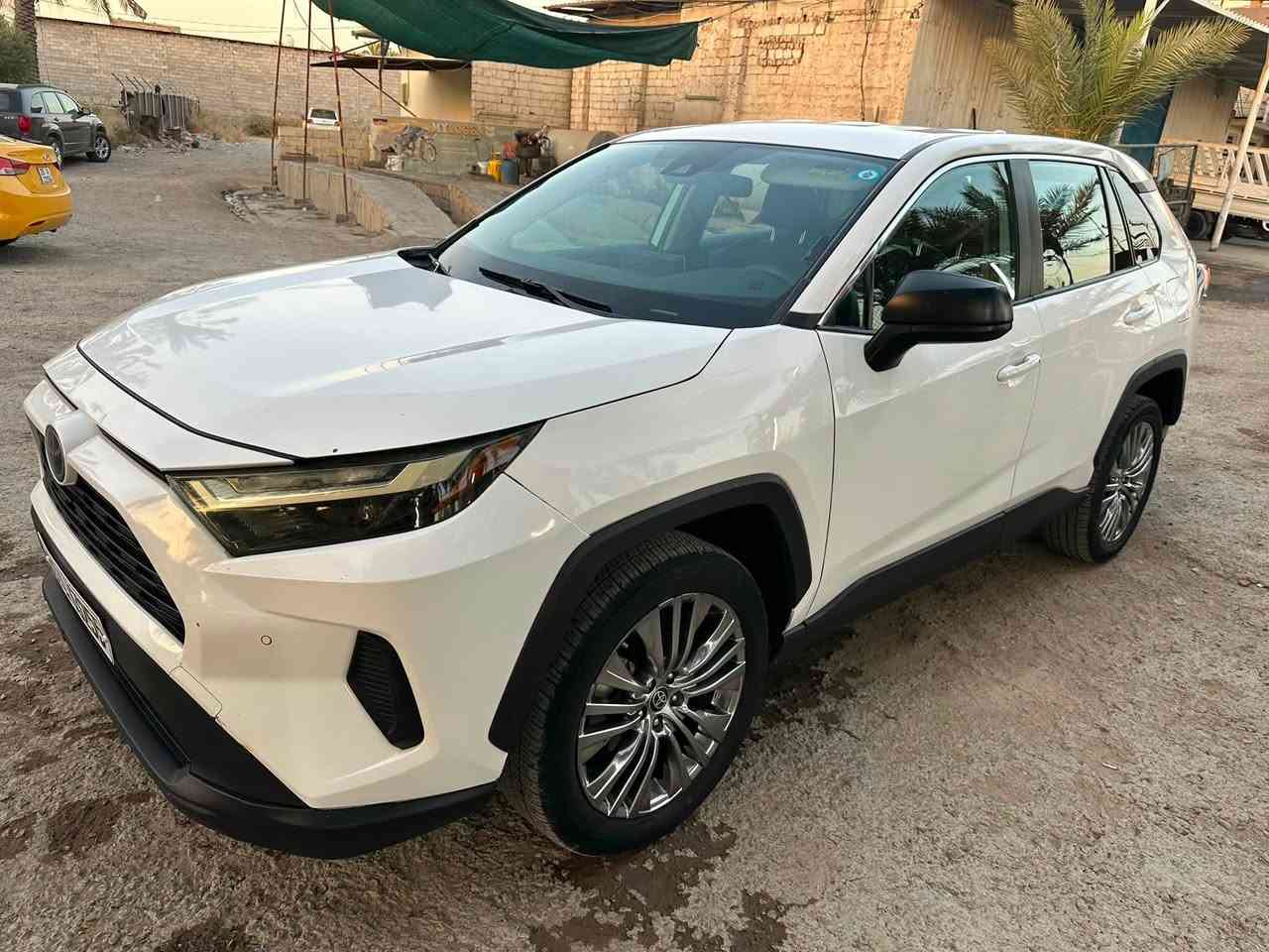 راف فور 2023 ابيض  السيارة نضيفة وحلوة مواصفات Le  الويل 19 ماشية  50 الف ميل رقم بغداد   رادار توقف ذاتي يعني مواصفات نص للاستفسار الاتصال على الرقم 
***********
