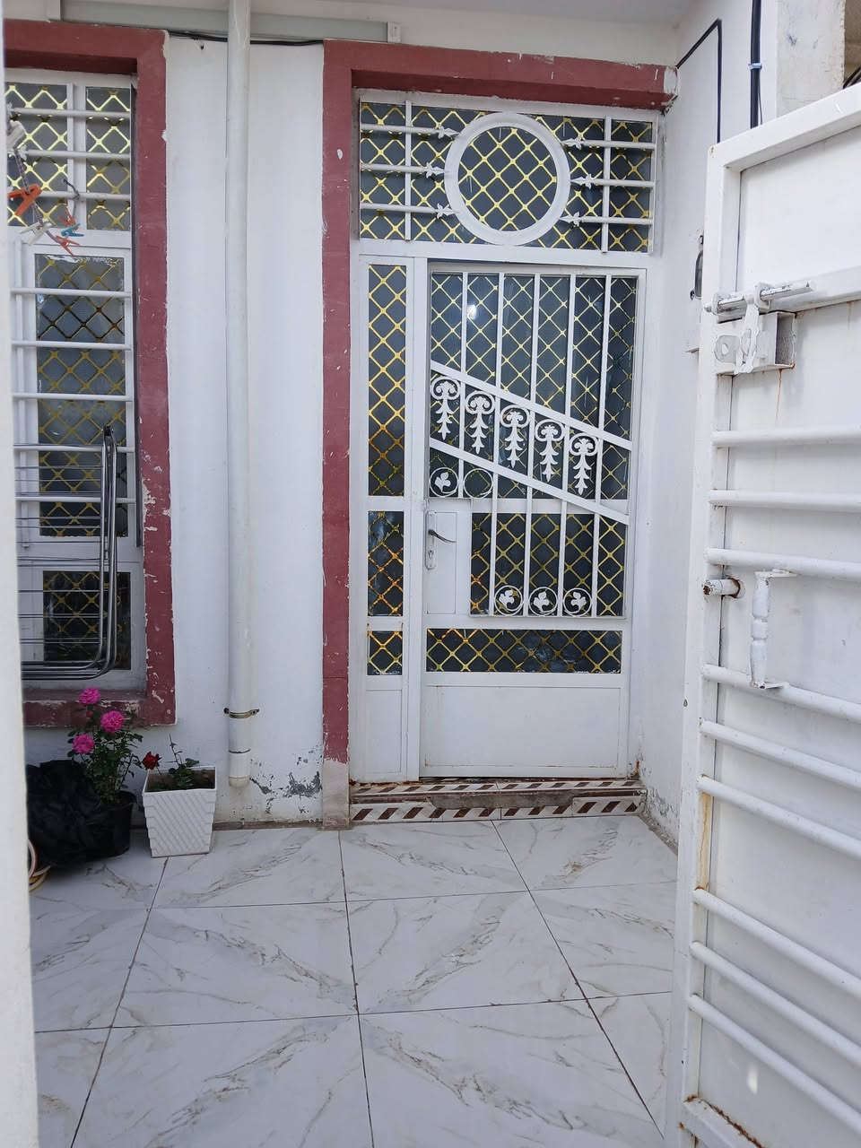 بيت 75 متر  3.75 × 20    مسلح طابو   ( للبيع )
طابق واحد يتكون من(صالة  صحيات ٢  ومنور وغرفة نوم وسطح شتايكر   )
 حالة البيت نظيف جدًا  مابي اي نقص اني صاحب البيت 
الموقع🔺️  ابو غريب  _ الشهداء _ شارع المشجر قرب السريع 
لمزيد من المعلومات الاتصال على الرقم  *********** متوفر واتساب @الجميع
