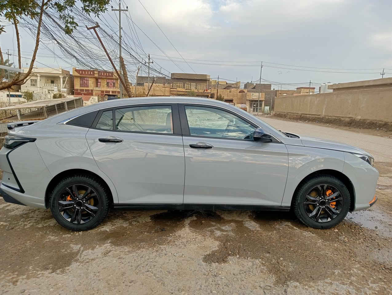 السلام عليكم دونك فونك موديل 2025 زيرو ماشيه 11km مواصفات بصمه تشغيل بصمه باب هندبريك بصمه شاشه لمس حديثه جنطه كهرباء كامرا خلفيه وحساسات خلفيه مكفولة كفاله عامه من الصبغ والضربه والشخط والبارد السياره تحت الضمان لمده 6 سنوات السياره رقم بغداد الجديد بأسمي
العنوان بابل محاويل 
السعر 120
رقم الهاتف:***********
