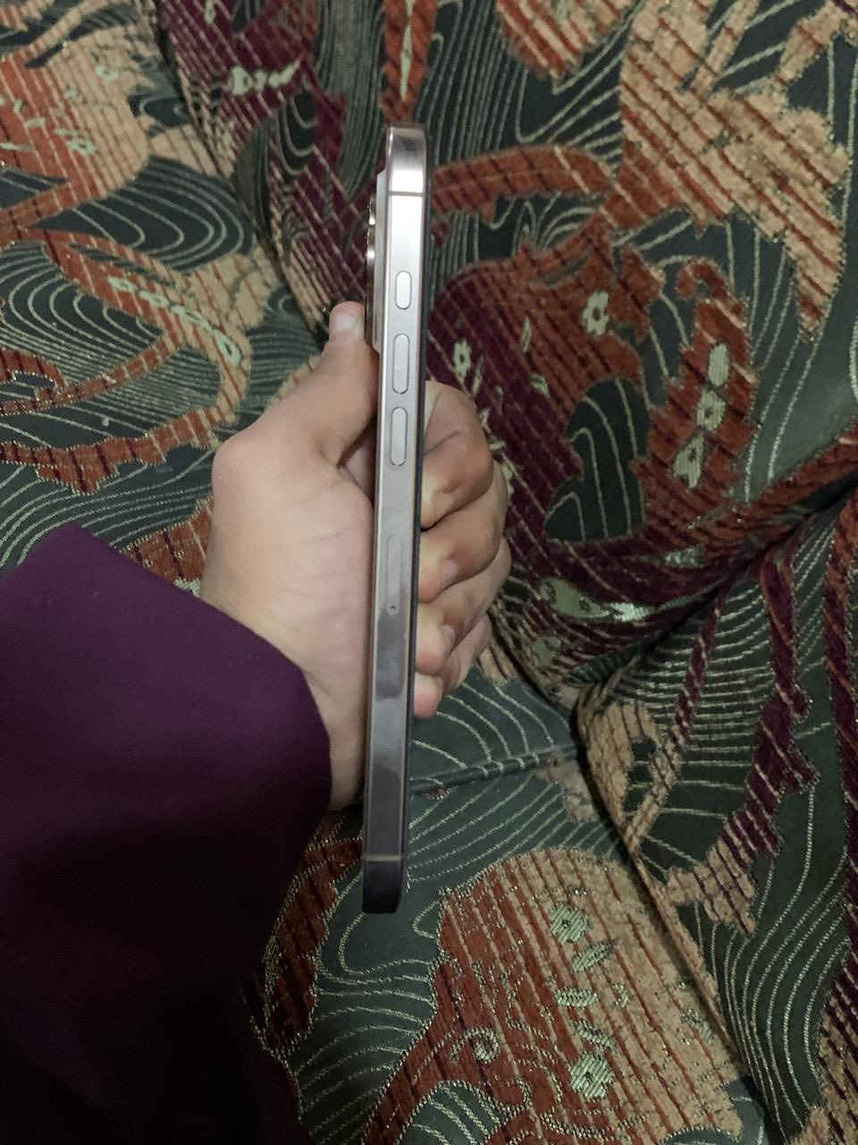 سلام عليكم 
أيفون16 برو ماكس الون الصحراوي جهاز جديد مكفول مابي ولا شخط بطاريتة 100 عدد دورات الشحن 178  ذاكرة 256 دبل خط ZA  كامل ملحقات عنواني النجف الاشرف حي ميسان  السعر 1525 وبي مجال 
رقمي (***********)
