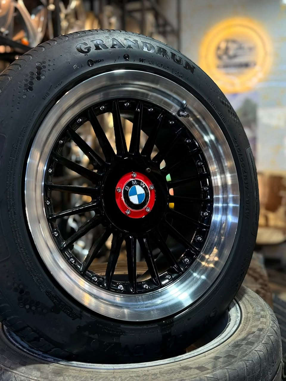 ويل كب ألبينا (Alpina) جديد  💎
للبيع أو المراوس،  ، .:
 القياس: حجم17 (تو سايز قطعتين).
 النظافة: أخو الجديد لوك، مكفول كفالة عامة من العواج، الفطر، أو اللحيم.
 الضمان: ضمان  مع تخم تاير نظيف جداً وأخو الجديد.
📍 العنوان والتفاصيل:
 الموقع: بغداد - حي العامل - شارع 7 نيسان.
 التوصيل: متوفر خدمة توصيل سريعة لكافة محافظات العراق 🚖.
📞 للتواصل والاستفسار: ***********
