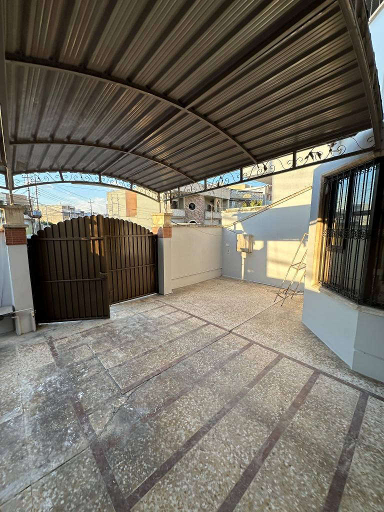 دار للايجار في حي المالية موقع مميز
مساحة 150 متر طابقين
غرفتين + هول + مطبخ حار وبارد ومخزن+ منورين + صحيات + كراج كبير

المطبخ مجهز بكاونترات 

للتواصل  ‭‏‪*********** موصل, نينوى
