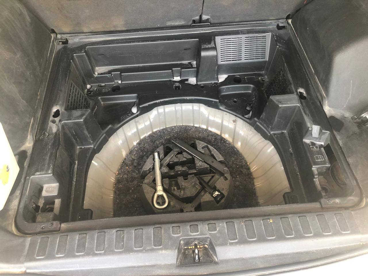 الطراز والماركة: Chevrolet Equinox 
سنة الصنع:2020
لون السيارة: رصاصي رمادي
نوع الهيكل: كروس اوفر
نوع الوقود: بنزين 
نظام الدفع : دفع رباعي All wheel drive 
ناقل الحركة: اوتوماتيك 
سعة المحرك: 2لتر
نظام المكابح المانعه للانزلاق :ABS
نظام التحكم الالكتروني في الاستقرار (ESC)
نظام الرؤية الخلفيه 
تشغيل عن بعد
مقاعد جلد
قطعتين تبريد
نظام ملاحة GPS
نظام صوتيها الجودة
شاشة لمس 

نظام مراقبة ضغط الاطارات
تليفون 
***********
السعر....160
مكلف بلنشر
