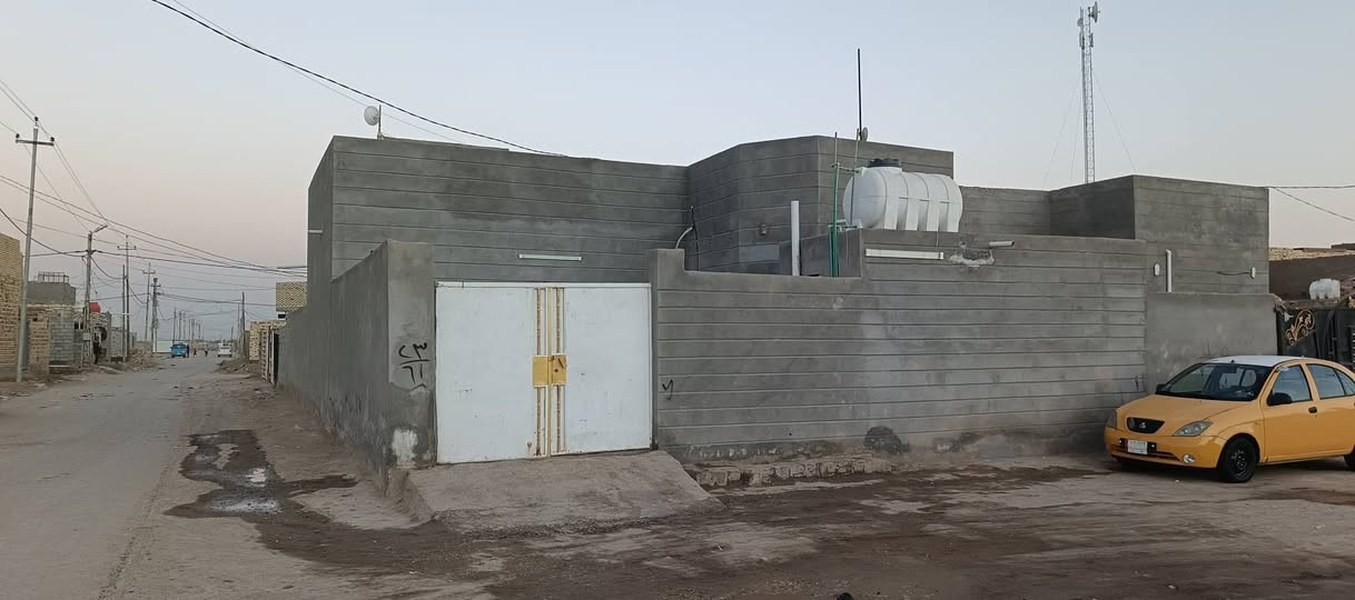 السلام عليكم بيت للبيع خلف عمارات الزيتون المساحه 220يحتوي عله غرف ثنين وستقبال صحيات داخل وخارج بناء طابوك وبلوك بيت جديد السعر اتصل ***********
