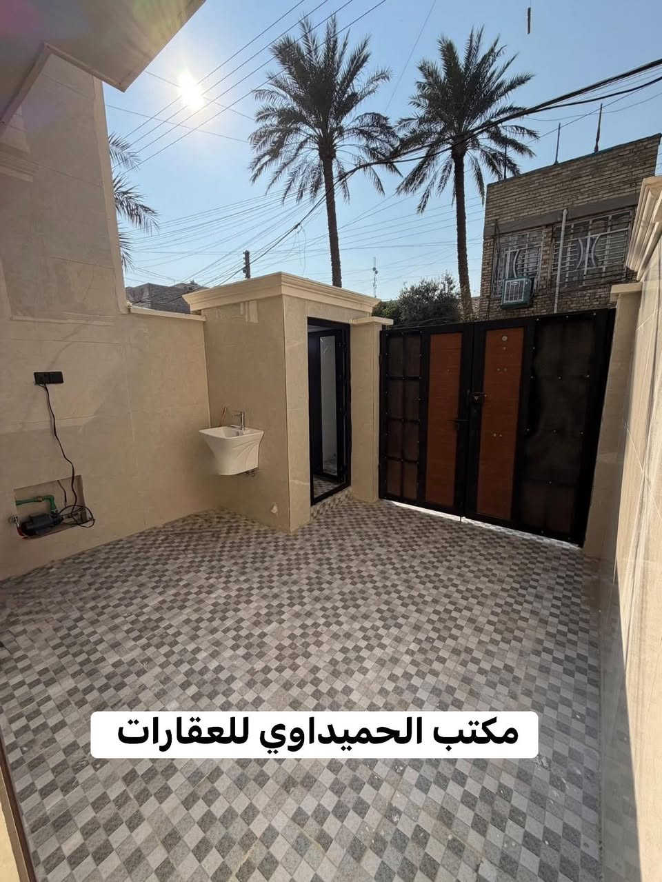 🏠بيت للبيع 🏠السعر 225وبي مجال❤️✌️
📍الموقع/شارع عدن مقابل حجي عادل (قرب مصور الكنز)

📌المساحة/100    (بناء جيد.موقع جيد ارضيه مرمر.سبالت دفن.شبابيك ألمنيوم.

محتويات ال🏠بيت/كراج.صحيات خارجيه ومغسله.استقبال.مطبخ حار بارد.منور.صحيات.غرفة نوم

الطابق الثاني/غرفتين نوم.صحيات.بيتونه.سطحين كبار.مكان غساله

📍عنوان المكتب /شارع الأسواق المركزيه قرب مسبح الشعب

📞*********** محمد صگبان

📞*********** سيد عباس

ملاحظة / العنده عقار 🏡 للبيع او بيت للايجار  ويريد يبيع او ايجاره دزونه كافة التفاصيل العقار مع ذكر السعر ورقم التلفون ☎️وان شاء الله باقرب وقت
