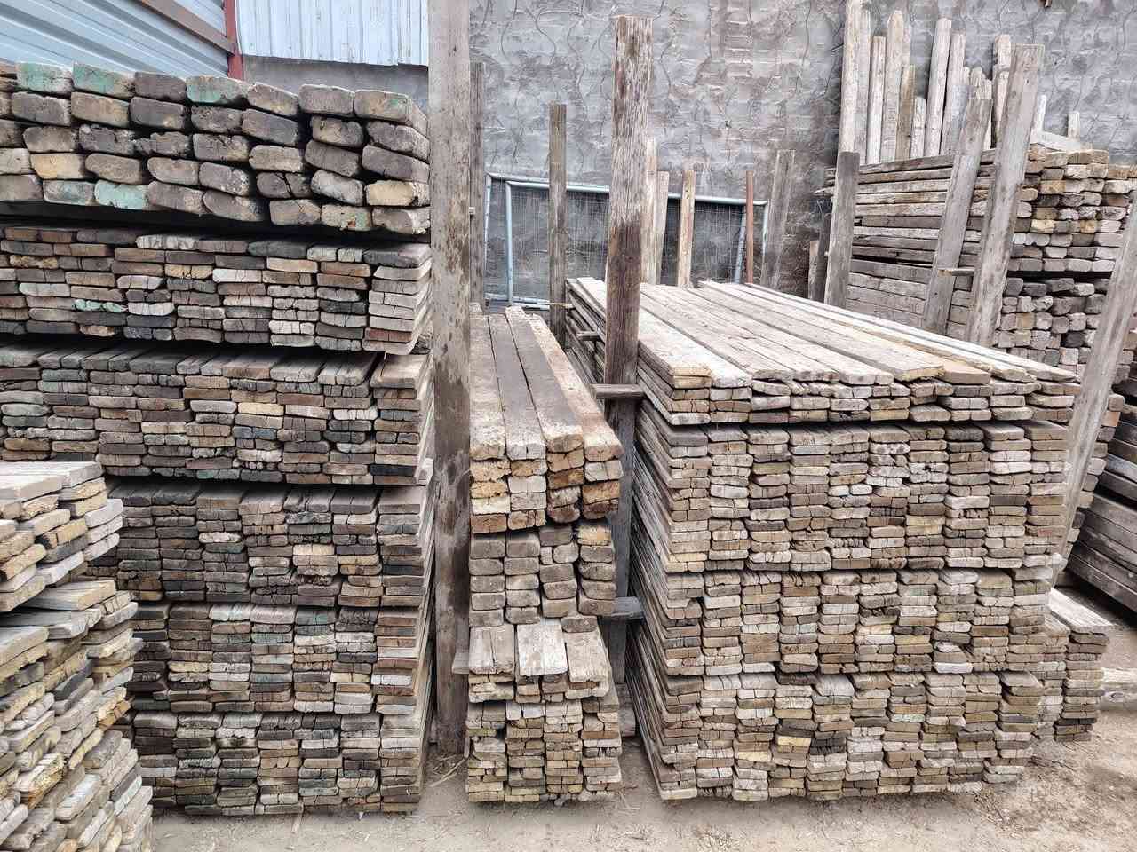 قالب خشب للبيع روسي تارس العدد 24مكعب وابيع نص القالب اتصال ***********، *********** المكان الحله المركز،،
