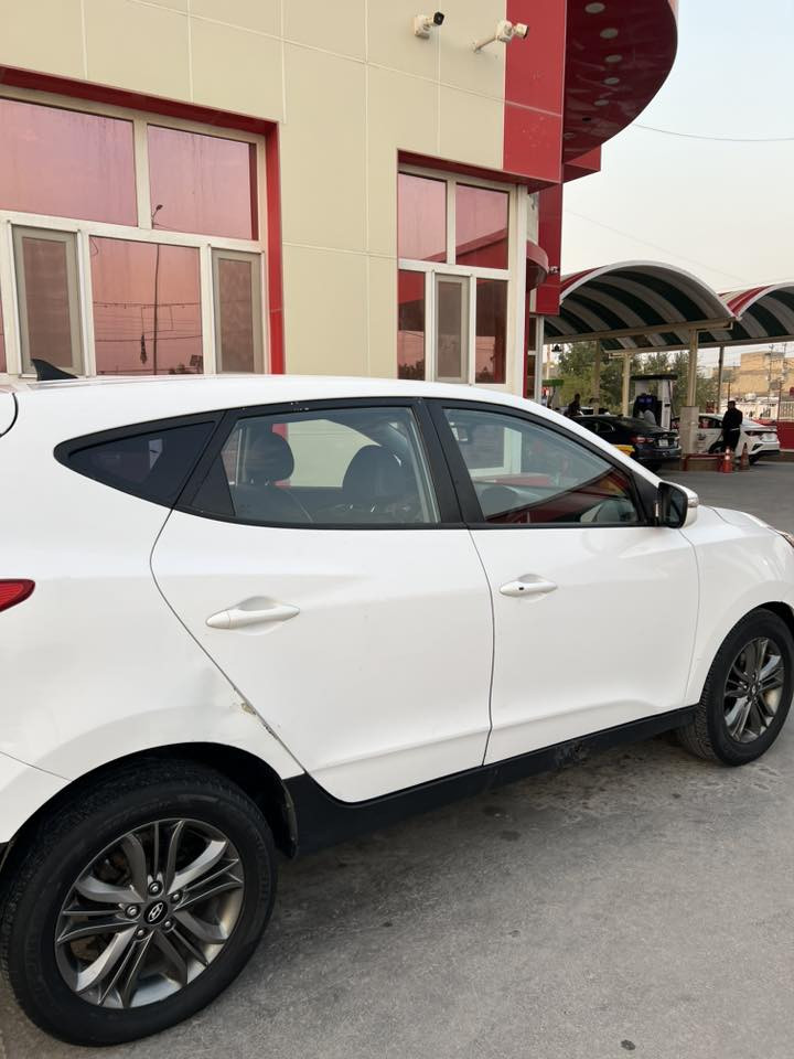 السلام عليكم
توكسان 2015 للبيع كاز 
فول مواصفات كشنات جلد بصمة السيارة دخول جديد
كصة جنطة السيارة ما عايزة شي مال بيت 
تبريد ثلج ثلج سعره 55 وبيهة مجال
مكاني نجف 
للاستفسار اكثر ***********
