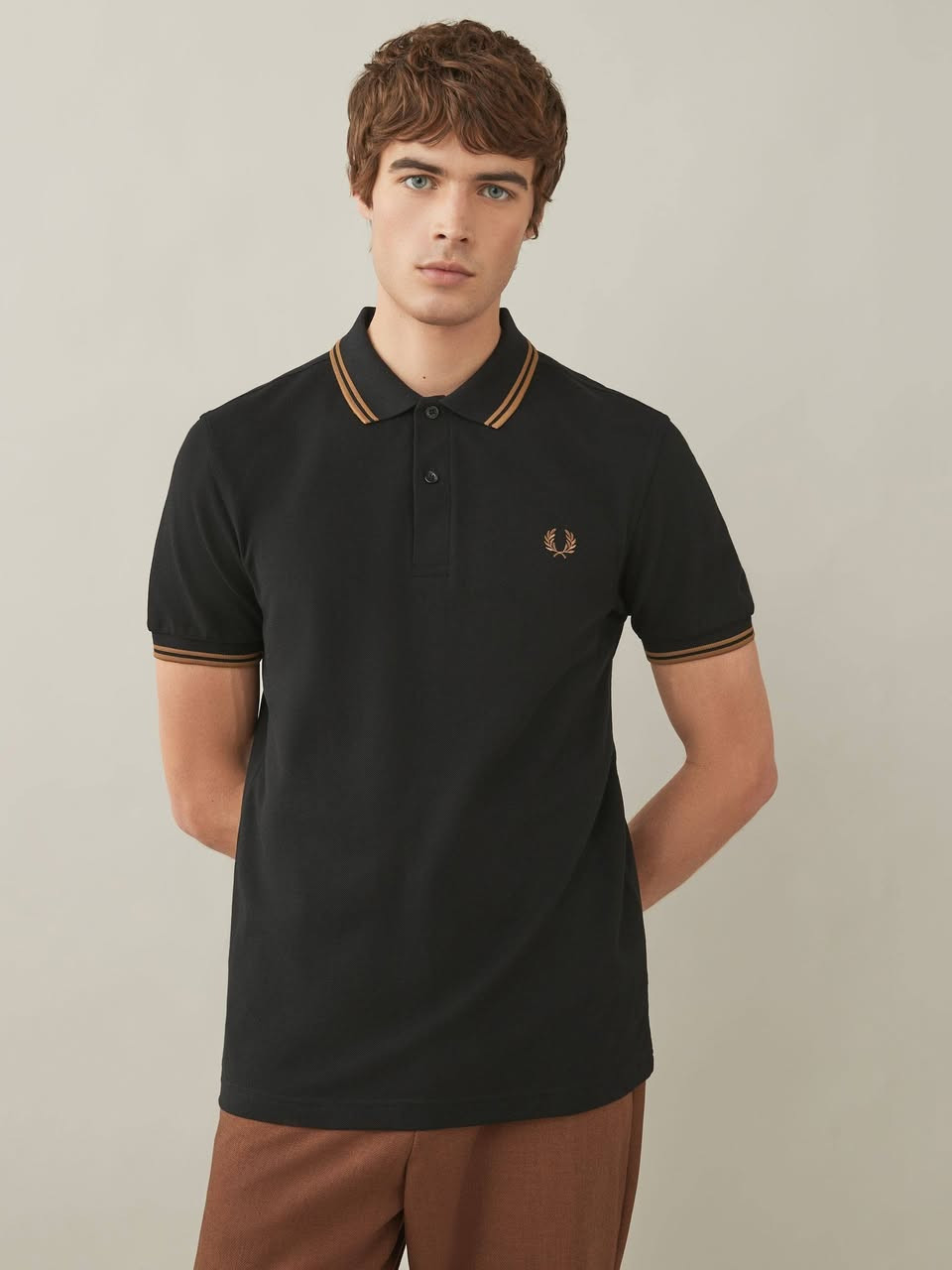 تيشيرت بولو ماركة فريد بيري 
أوربي غير مستخدم 
قياسات XXL-XL-L-M 
سلم فت سايز اوربي 
قطن حجري سباندكس 💯 
قطع راقية كجول ورسمي 
الألوان أسود ونيلي وأبيض ورصاصي
للحجز على خاص 
أو مراسلة واتساب ***********
توصيل لكل محافظات 
نقدا وبالاقساط
