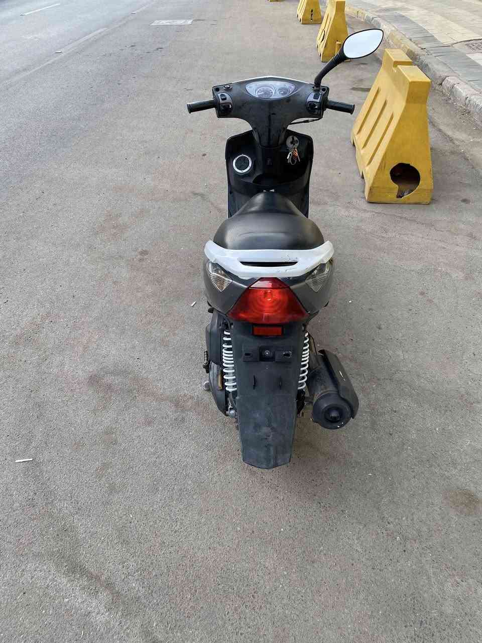 ماكس ثعلب الدراجه نضيفه كلش اي نقص مابيها شوفت عينك السعر 650 وبيها مجال بصيط *********** بغداد شارع حيفا
