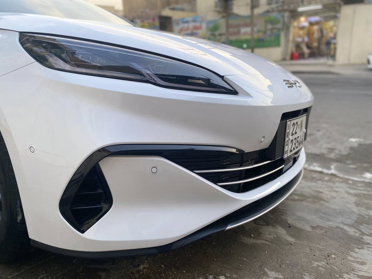 السلام عليكم BYD sel 06
ماشية 1400 كيلو  
لون ابيض داخل ابيض ملكي
فئة الفول مواصفات ١٣ كاميرا 
داش كام  مع حراسة ليلة يعني سيارة تعوفه بل ليل هية صور نفسة اي واحد يتقربله 
360 درجة صور 
نقطة عمياء
مانع تصادم 
تحديد مسار 
3 مودات للسياقة الذاتية بل كامل 
حساسات امامي خلفي مع اصطفاف ذاتي 
شاشة كبيرة وسطي بيه كل برامج محدث اخر تحديث 
بعد بيه هواي مواصفات ذكرت مهمات 
مع كافة ملحقاته كاعيات وشاحنة اصلية 
باسمي رقم  اربيل بسمي
مكانه بغداد شارع اسواق
السعر 156 ورقة بيه مجال فقط للشراي
 اتصال او واتساب
تواصل رقم ***********
اخوان متعجبه سيارة يعبر منشور يدعينة بل رزق
