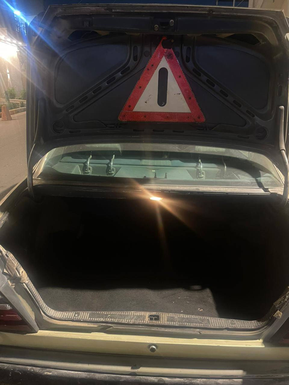 للبيع مارسيدس محرك 300 بلاديه  السعر ٤٧ مستعجل ع البيع  بغداد بأسمي ***********
