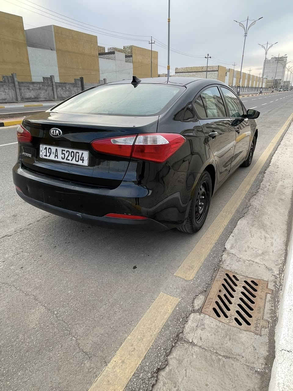 السلام عليكم كيا فورتي 2016 وارد امريكي للبيع السياره داخله للعراق فقط دعاميه اماميه  مكفوله من ضربه وتبديل بيه فقط صبغ قليل بلجاملغ موضوح بلسونار والباقي كله مكفول حداديه جديده تبريد تدفئه كهربائيات كلها جاهزه كير ومحرك كفاله مواصفات السياره نص فول مكينه 2.0دوش رقم كربلاء دولي تحويل مباشر   السعر 115 وبيها  مجال مكان السياره كربلاء المقدسة لاستفسار الاتصال على الرقم ***********

