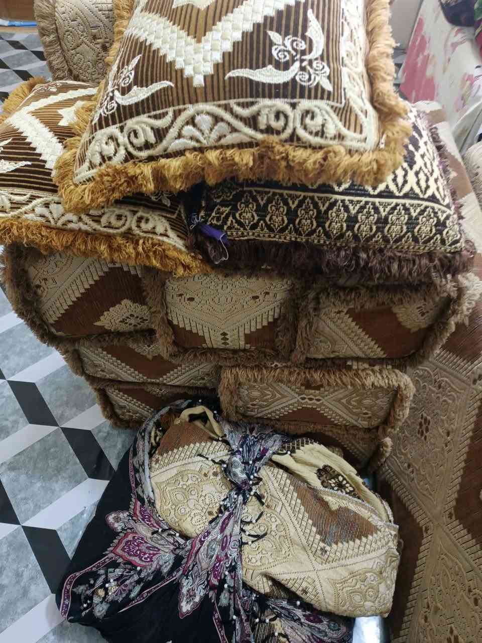 السلام عليكم
ديوان كعده مرتب ونضيف نوعيه الاسفنج النفخ الاصلي يعني ما ينام كامل مع الكوشات والتجوات والجراجف عدد الدواشك مالت الديوان 4 السعر قيم خاص واخذ 
..
.. 
دوشك عدد 3 ايضا نوعيه الاسفنج العالي النفخ السعر خاص


**إذا كنت صاحب هذا الإعلان وتريد حذفه لأي سبب، رجاءا أرسل رسالة إلى الدعم الفني**