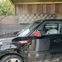 اسود • ٢٠١٥ • حادث الباب اليسار